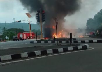 ആലത്തൂര്‍ സ്വാതി ജംഗ്ഷനിൽ ലോറി കത്തിയമര്‍ന്നു