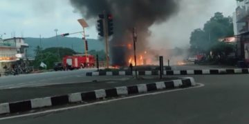 ആലത്തൂര്‍ സ്വാതി ജംഗ്ഷനിൽ ലോറി കത്തിയമര്‍ന്നു