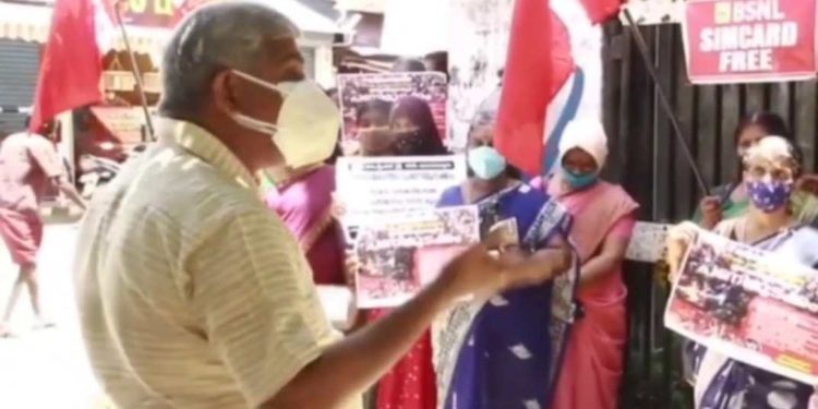 അങ്കണവാടി workers and helpers അസോസിയേഷൻ പ്രതിഷേധ ധർണ്ണ സംഘടിപ്പിച്ചു.