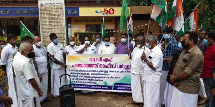 യു.ഡി.എഫ് കരിമ്പ പഞ്ചായത്ത് മാർച്ചും ധർണയും നടത്തി.