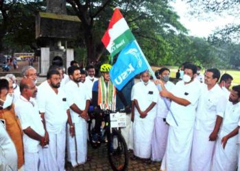 ഇന്ധന വില വർദ്ധനയിൽ  പ്രതിഷേധിച്ച് പാലക്കാട് നിന്നും പാർലമെൻറിലേക്ക് സൈക്കിൾ സമര യാത്ര