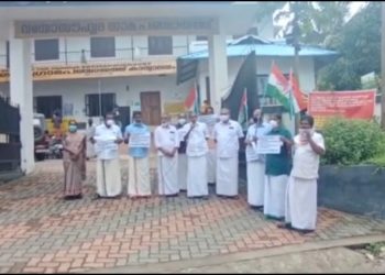 മുണ്ടൂരിൽ വാക്സിനേഷൻ ക്രമക്കേട്: കോൺഗ്രസ്സ് ധർണ്ണ നടത്തി.