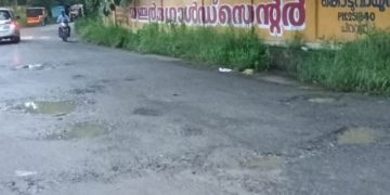 കൊടുവായൂർ ചർച്ചിന്റെ മുൻഭാഗത്തെ റോഡ് തകർന്നതായി പരാതി
