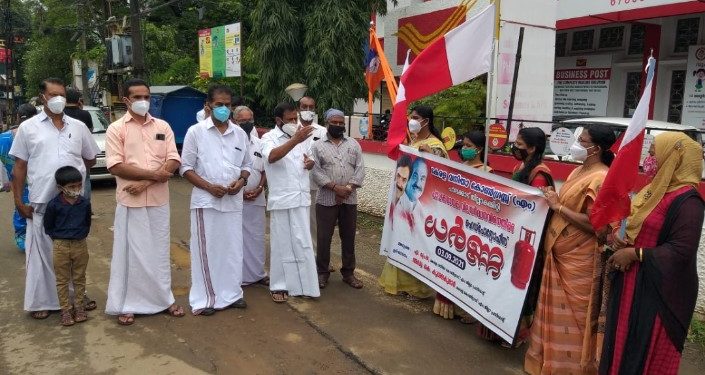 ഹെഡ് പോസ്റ്റോഫീസിനു മുമ്പിൽ ധർണ്ണ