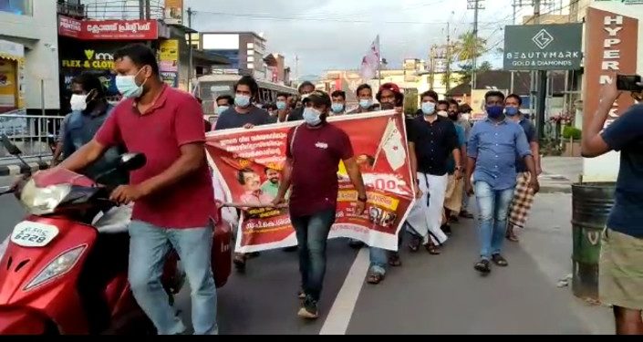 ഡിവൈഎഫ്ഐ  റിലേ സത്യാഗ്രഹ സമരത്തിന്റെ ഭാഗമായി പ്രക്ഷോഭ ജാഥ സംഘടിപ്പിച്ചു