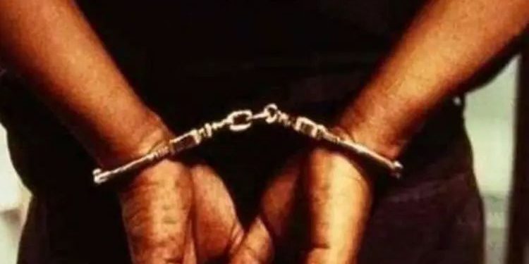 ര​ണ്ട് പേ​രെ ചന്ദനം കടത്താന്‍ ശ്രമിച്ചതിന് അറസ്റ്റ് ചെയ്തു