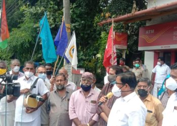 മോട്ടോർ വാഹന പൊളിച്ചടുക്കൽ നയത്തിനെതിരെ മാർച്ചും ധർണ്ണയും നടത്തി