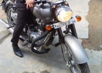 രാത്രിയിൽ ബൈക്ക് മോഷ്ടിക്കപ്പെട്ടു.