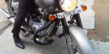 രാത്രിയിൽ ബൈക്ക് മോഷ്ടിക്കപ്പെട്ടു.