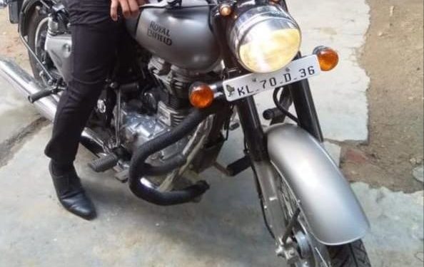 രാത്രിയിൽ ബൈക്ക് മോഷ്ടിക്കപ്പെട്ടു.