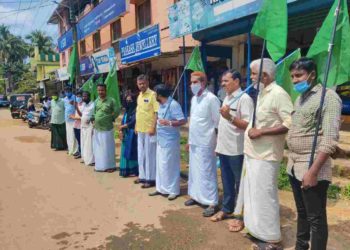 മണ്ണൂർ സെന്ററിലെ  അഴുക്ക് ചാലുകൾ വൃത്തിയാക്കണം