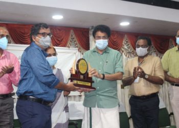 കോവിഡ് പ്രതിരോധ പ്രവർത്തകർക്ക് ആദരം