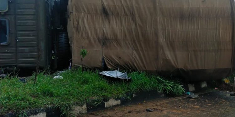 പട്ടാള ട്രക്ക് മറിഞ്ഞ് എട്ട് പട്ടാളക്കാർക്ക് പരിക്ക്.