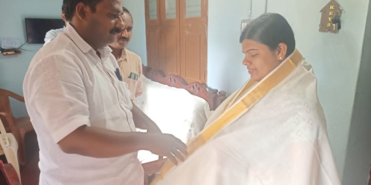 ഡോക്ടറേറ്റ് നേടിയ സാന്ദ്രയെ അനുമോദിച്ചു