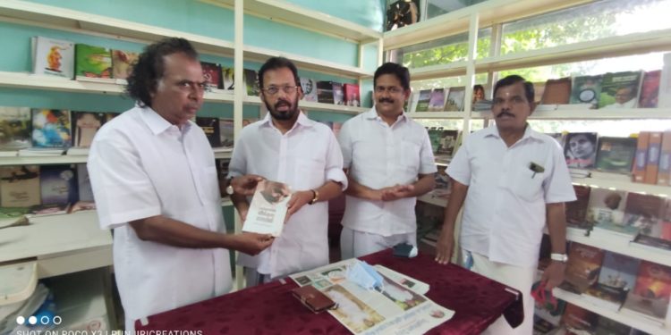 ഡി.സി.സി.പ്രസിഡന്റ് എ.തങ്കപ്പൻ പ്രിയദർശിനി ബുക്ക് സെന്റർ സന്ദർശിച്ചു