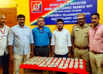 രേഖകളില്ലാതെ ട്രെയിനിൽ കടത്തിയ 21 ലക്ഷം രൂപ പിടികൂടി