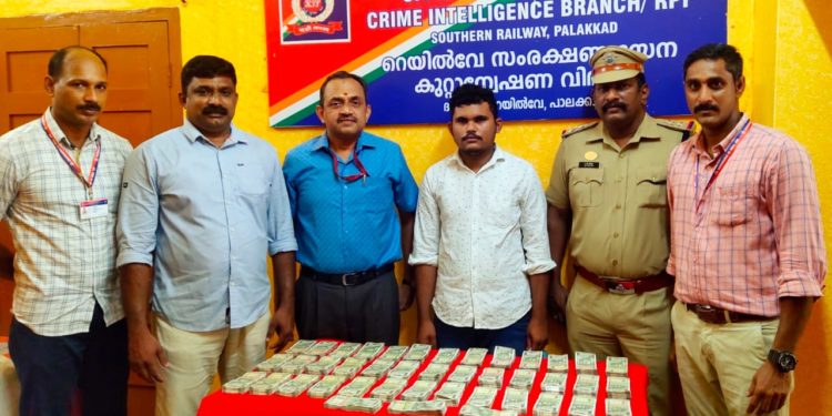 രേഖകളില്ലാതെ ട്രെയിനിൽ കടത്തിയ 21 ലക്ഷം രൂപ പിടികൂടി