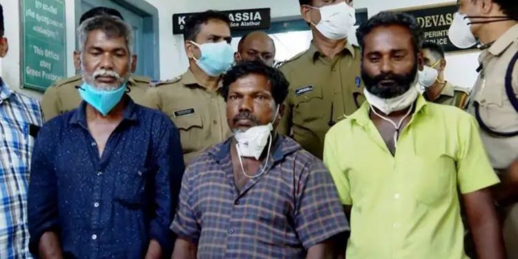 കറുവ മോഷണ സംഘാംഗങ്ങൾ ആലത്തൂർ പോലീസിന്റെ പിടിയിൽ