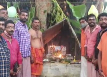 തൊഴിലാളികൾക്ക്‌ ആയുധപൂജയുടെ പുണ്യം