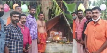 തൊഴിലാളികൾക്ക്‌ ആയുധപൂജയുടെ പുണ്യം