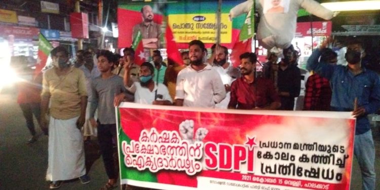 കര്‍ഷക പ്രക്ഷോഭം:  നരേന്ദ്രമോദിയുടെ കോലം കത്തിച്ചു