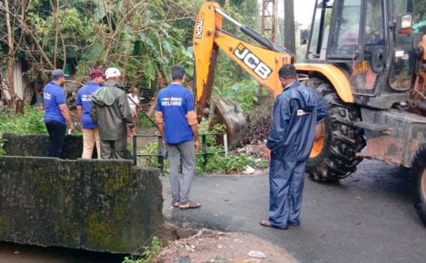 ഇറിഗേഷൻ കനാലിലെ ചപ്പുചവറുകൾ  നീക്കം ചെയ്തു