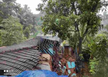 പറളിയിൽ കാറ്റിലും മഴയിലും വീട് തകർന്നു