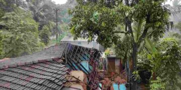 പറളിയിൽ കാറ്റിലും മഴയിലും വീട് തകർന്നു