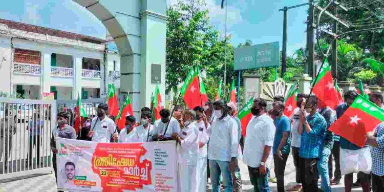 നഗരസഭാ ഓഫീസിലേക്ക് പ്രതിഷേധ മാർച്ച് നടത്തി : എസ്.ഡി.പി.ഐ