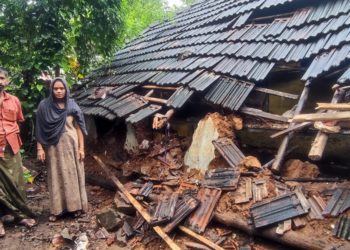 കാരപ്പൊറ്റയിൽ മഴയിൽ വീടിൻ്റെ ഭിത്തി തകർന്നു വീണു