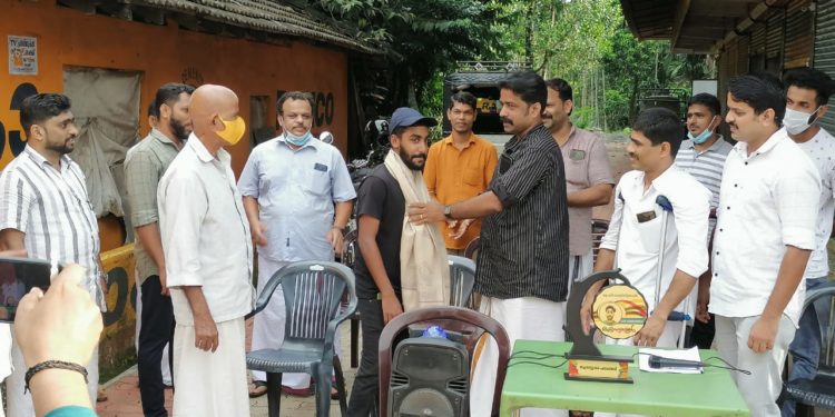 മണ്ണാർക്കാട് നിന്നും കാശ്മീരിലേക്ക് സൈക്കിൾ യാത്രചെയ്ത സാജിറിന് ജന്മനാട്ടിൽ സ്വീകരണം നൽകി.