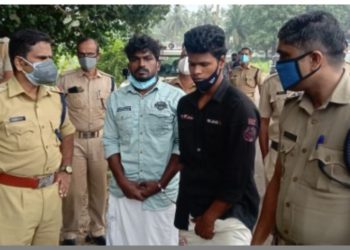 വളർത്തുനായകളെ കൊല്ലുകയും കോഴികളെ കൊന്ന് കെട്ടിത്തൂക്കുകയും ചെയ്‌തവർ അറസ്‌റ്റിൽ.
