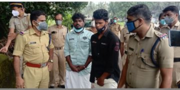 വളർത്തുനായകളെ കൊല്ലുകയും കോഴികളെ കൊന്ന് കെട്ടിത്തൂക്കുകയും ചെയ്‌തവർ അറസ്‌റ്റിൽ.