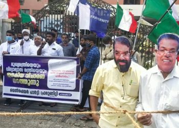 പ്ലസ് വൺ സീറ്റ്: മന്ത്രിമാരെ ജനകീയ വിചാരണ നടത്തി പ്രതിഷേധം