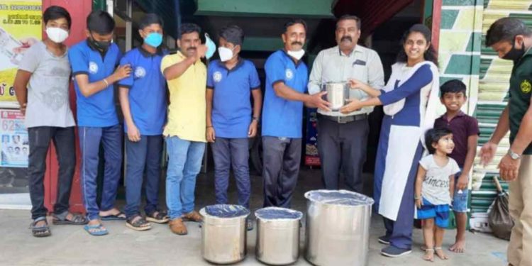 ഗാന്ധിജയന്തിയോടനുബന്ധിച്ച്ആഹാരം വിതരണം ചെയ്തു.