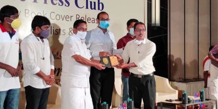 അരവിന്ദാക്ഷനെ ആദരിച്ചു