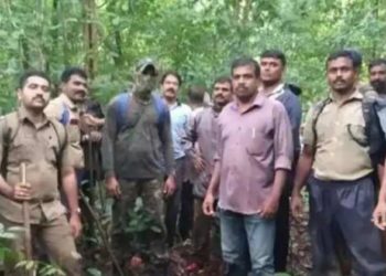 വനത്തില്‍ കുടുങ്ങിയ പൊലീസ് ഉദ്യോഗസ്ഥരെ തിരികെ എത്തിച്ചു