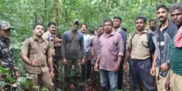 വനത്തില്‍ കുടുങ്ങിയ പൊലീസ് ഉദ്യോഗസ്ഥരെ തിരികെ എത്തിച്ചു