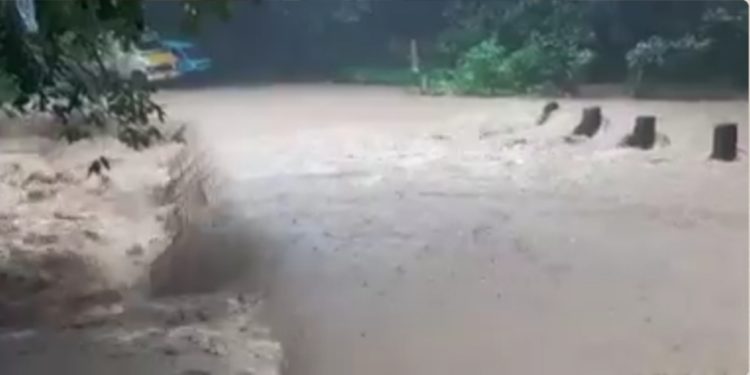 അട്ടപ്പാടി ചുരത്തിൽ മണ്ണിടിച്ചിൽ