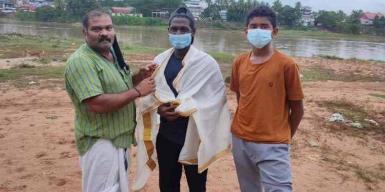 സോളോ വാക്കർ ശരത്ത് ന്ന് പട്ടാമ്പിയിൽ നേതൃത്വത്തിൽ സ്വീകരണം നൽകി