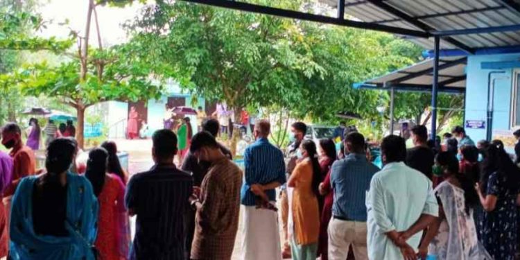 മഴമൂലം ആശുപത്രിയിൽ തിരക്കേറുന്നു.