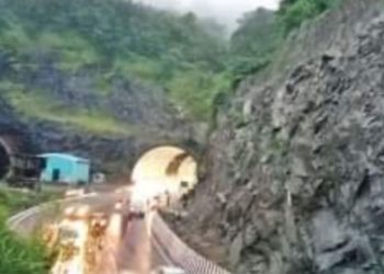 കുതിരാന്‍; ചോര്‍ച്ച അപകടകരം, മണ്ണിടിച്ചിലിനും സാധ്യത;