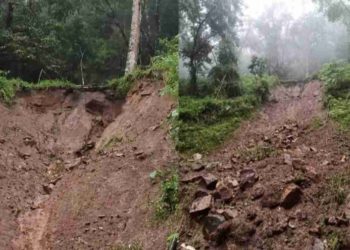 പറമ്പിക്കുളത്ത്  മണ്ണിടിച്ചിൽ : ഗതാഗത നിയന്ത്രണമേര്‍പ്പെടുത്തി.