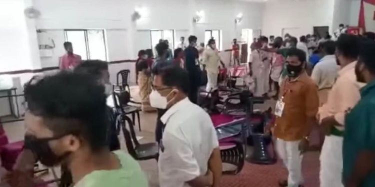 സിപിഎം ലോക്കൽ സമ്മേളനത്തിൽ കൂട്ടത്തല്ല്
