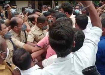 യുവമോർച്ച പ്രവർത്തകർ MLA യുടെ വസതിയിലേക്ക് നടത്തിയ മാർച്ചിൽ നേരിയ തോതിൽ സംഘർഷം