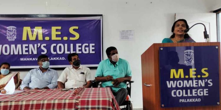 എം ഇ എസ് വനിതാ കോളേജിൽ കേരളപിറവി ദിനാഘോഷം