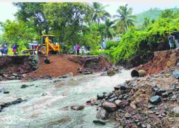 അട്ടപ്പാടിയിൽ കനത്ത      മഴയിൽ പാലം   ഒഴുകിപ്പോയി