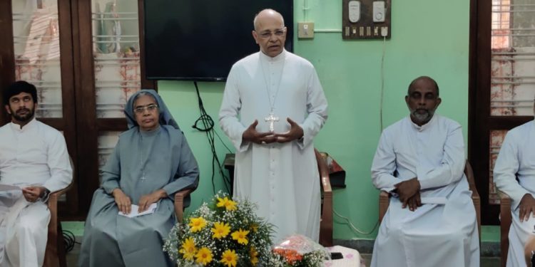 ഫാ .ജോൺ മരിയ വിയാനിക്ക് യാത്രയയപ്പ് നൽകി.