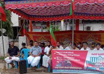 ഓട്ടോ ടാക്സി ചാർജ് വർധിപ്പിക്കണമെന്ന ആവശ്യപ്പെട്ട് എസ്.ഡി.ടി. യു ധർണ്ണ നടത്തി