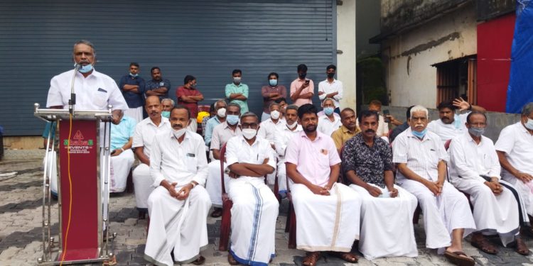 നികുതിയിൽ കുറവ് വരുത്താത്ത  സർക്കാരിന്റെ നടപടിയിൽ പ്രതിഷേധിച്ച്  മുസ്ലിം ലീഗ് പ്രതിഷേധ സംഗമം നടത്തി